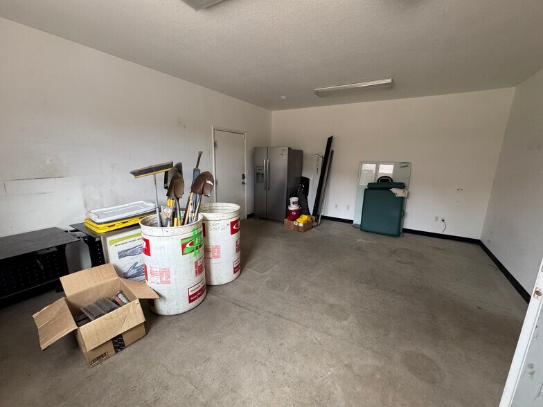 More Photos Of 19336 Goddard Ranch Ct, Morrison Light Manufacturing For Lease