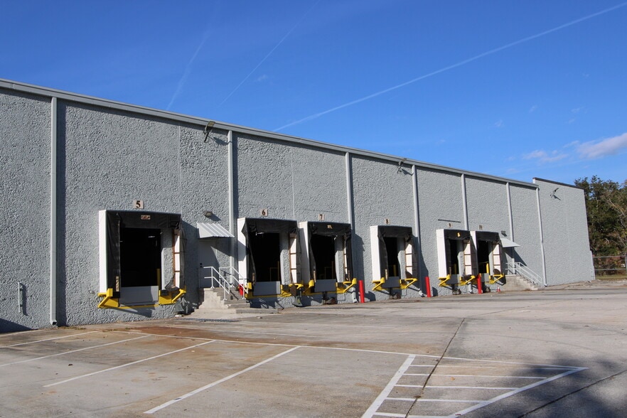 More Photos Of 8040 Bayberry Rd, Jacksonville Unknown For Lease