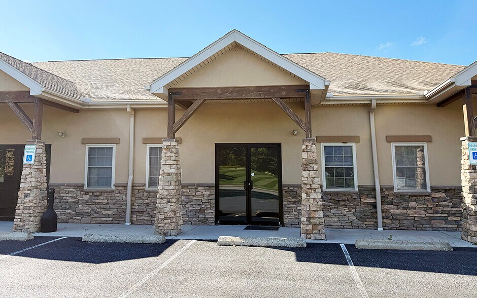 More Photos Of 8 Tristan Dr, Dillsburg Office For Lease