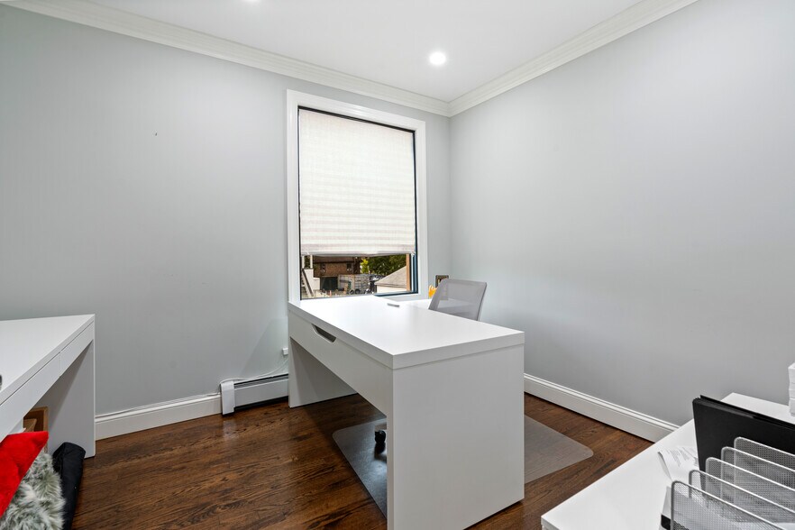 More Photos Of 6939 Amboy Rd, Staten Island Office For Lease