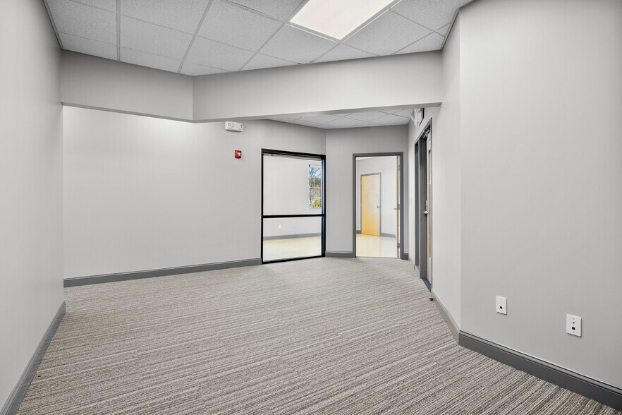 More Photos Of 399 Albany Shaker Rd, Loudonville Freestanding For Lease
