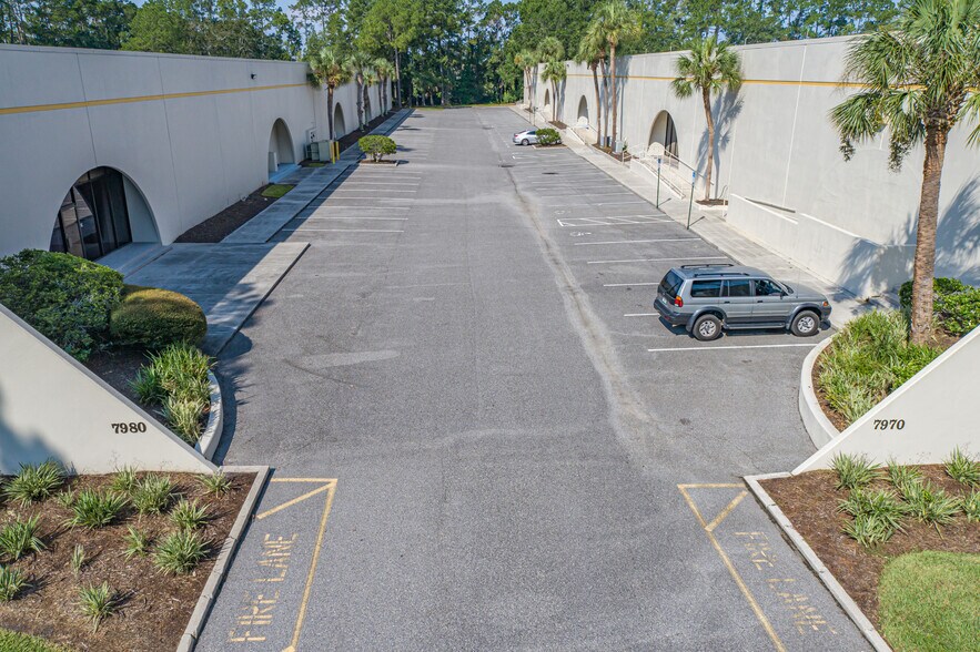 More Photos Of 7970 Bayberry Rd, Jacksonville Warehouse For Lease