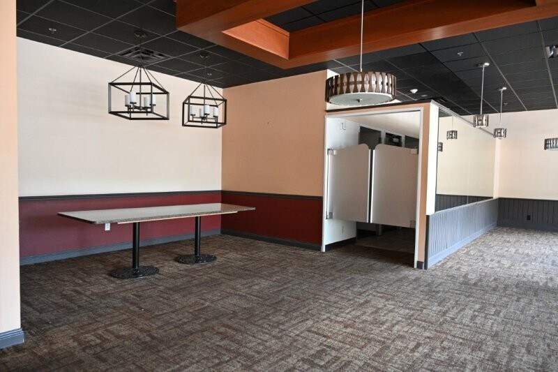 More Photos Of 517 S 4th St, Springfield General Retail For Sale