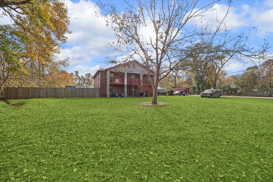 More Photos Of 9114 1/2 N Green River Dr, Houston Land For Sale