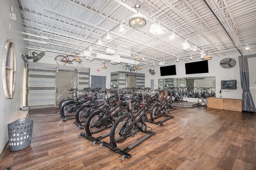 More Photos Of 4456-4460 Bridgetown Rd, Cincinnati Office For Lease
