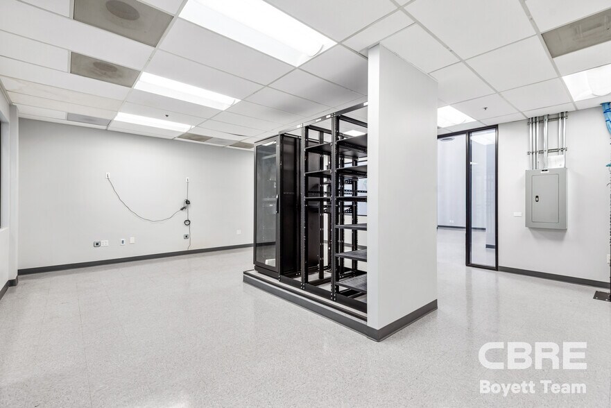 More Photos Of 26025 Mureau Rd, Calabasas Office For Sale