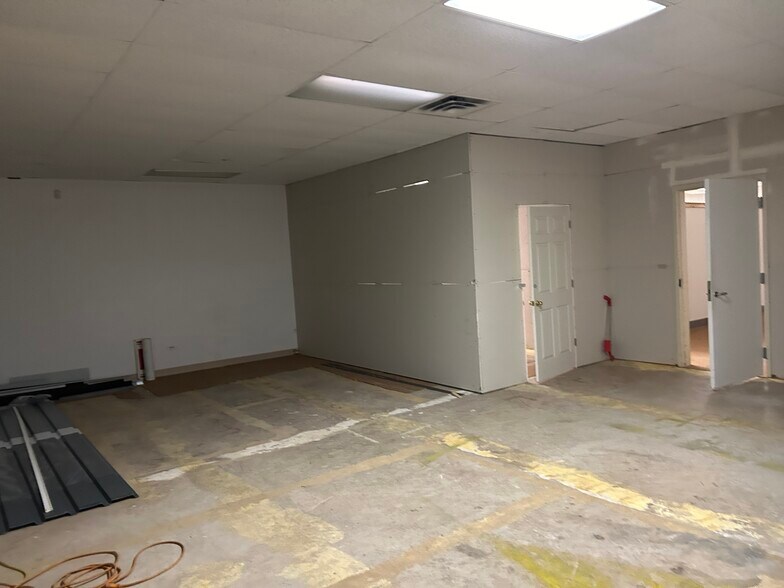 More Photos Of 277 N Winton Rd, Rochester General Retail For Sale