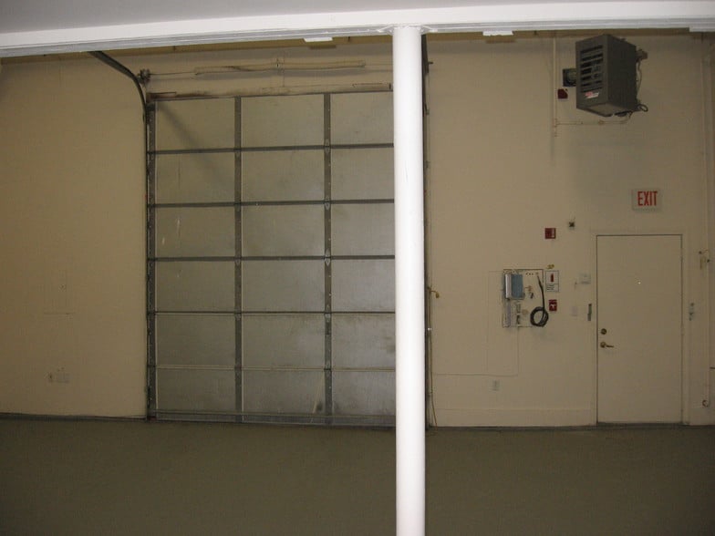 More Photos Of 123-125 Washington St, Foxborough Warehouse For Lease