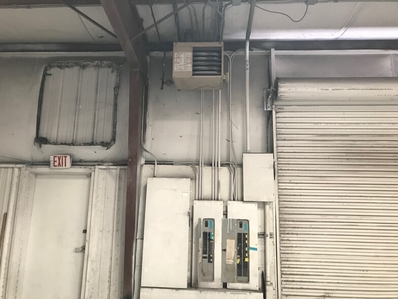 More Photos Of 5830 Plaza Pky, Douglasville Auto Repair For Sale