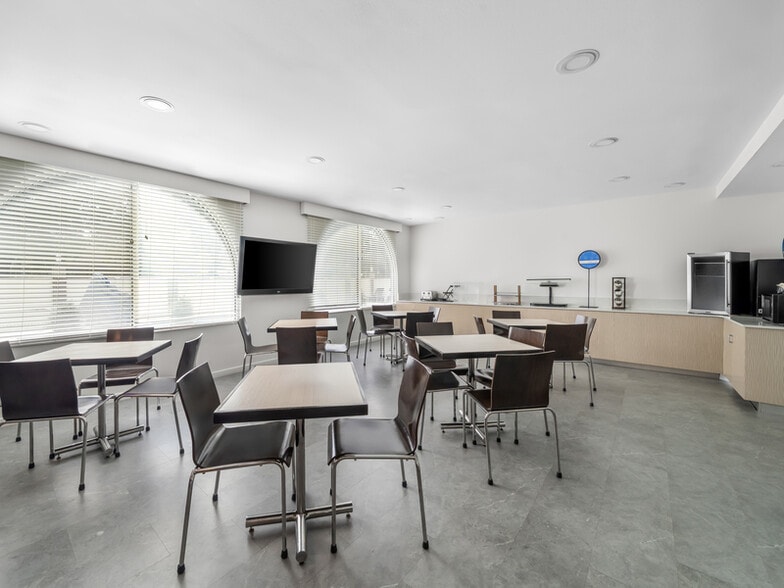 More Photos Of 8101 Aircenter Ct, Orlando Hotel For Sale