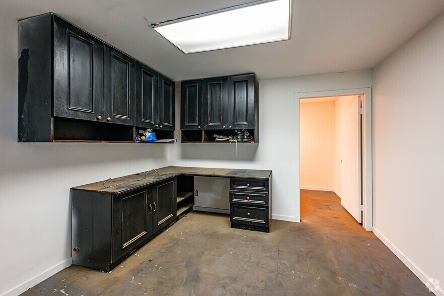 More Photos Of 110 N Third Ave, Upland Warehouse For Sale