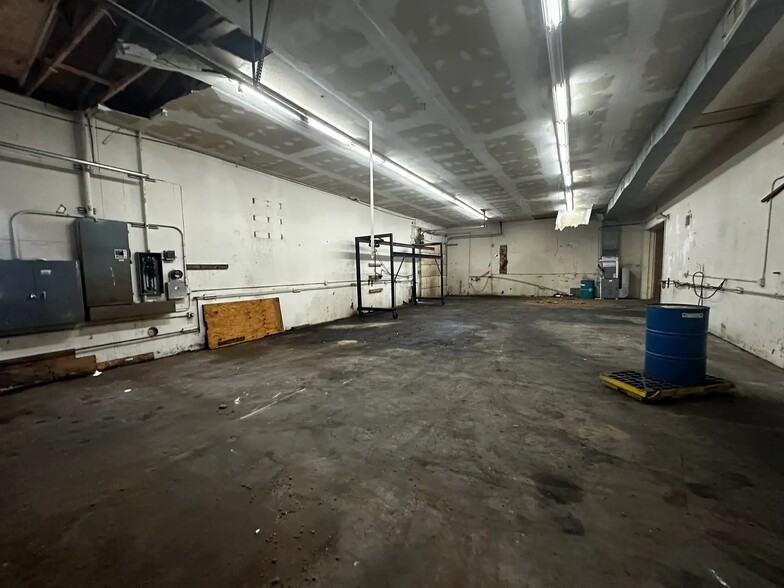 More Photos Of 2962 Wilson Ave, Louisville Warehouse For Sale