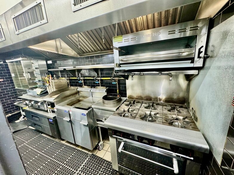 More Photos Of 184-186 Dyckman St, New York Storefront For Lease