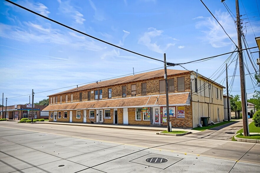 More Photos Of 1915 45th St, Galveston Storefront Retail Residential For Sale