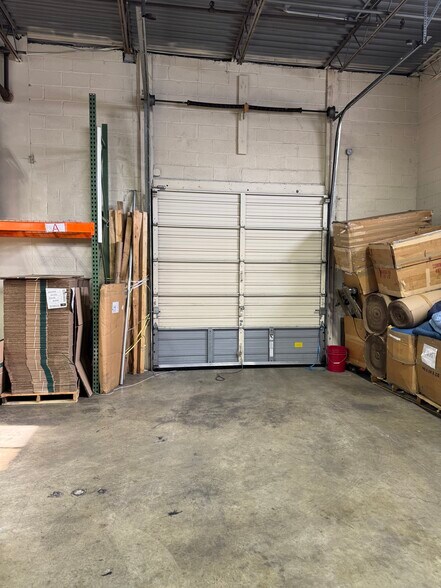 More Photos Of 150 Commerce Rd, Carlstadt Warehouse For Lease