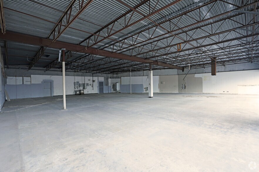 More Photos Of 13030-13190 Veterans Memorial Dr, Houston Unknown For Lease