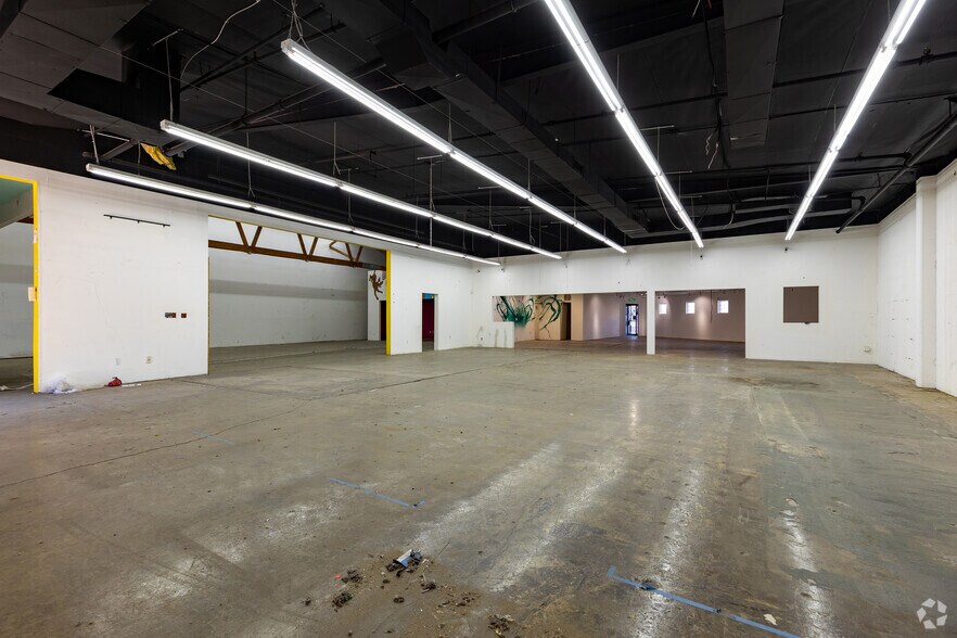 More Photos Of 3049 La Cienega Blvd, Culver City Warehouse For Lease