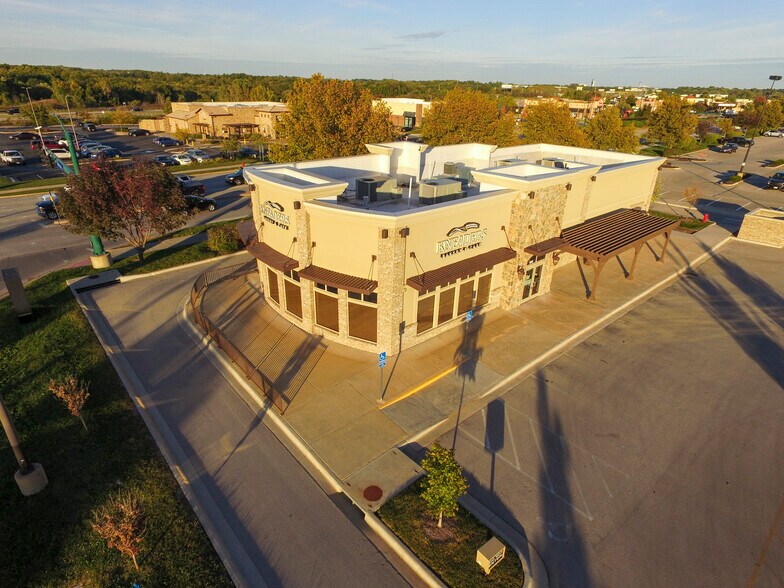 More Photos Of 800 NE Coronado Dr, Blue Springs Restaurant For Lease