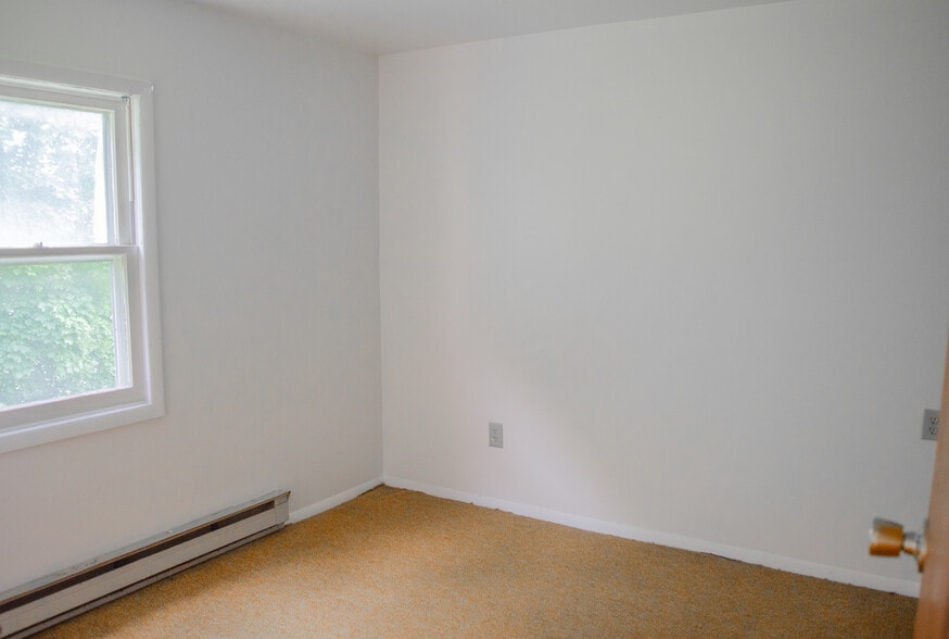 More Photos Of 1620 Columbia Tpke, Castleton On Hudson Storefront Retail Residential For Sale