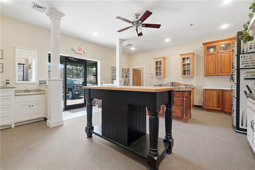 More Photos Of 106 Industry Dr, Yorktown Showroom For Sale