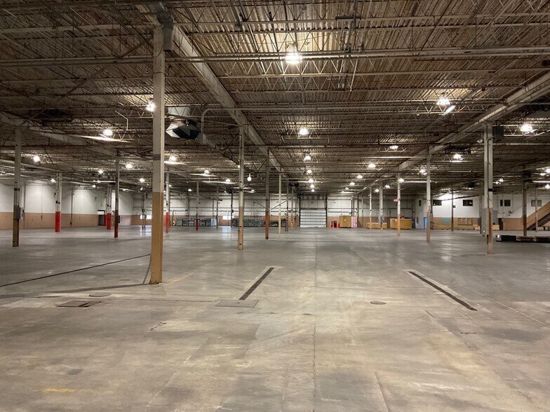 More Photos Of 427 Thacher Ln, Youngstown Warehouse For Lease