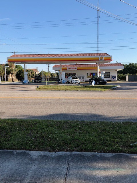 Primary Photo Of 3602 W Gandy Blvd, Tampa Convenience Store For Sale