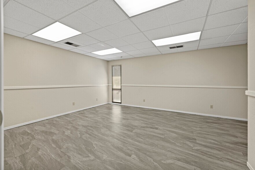 More Photos Of 1606 W Mineral King Ave, Visalia Office For Sale