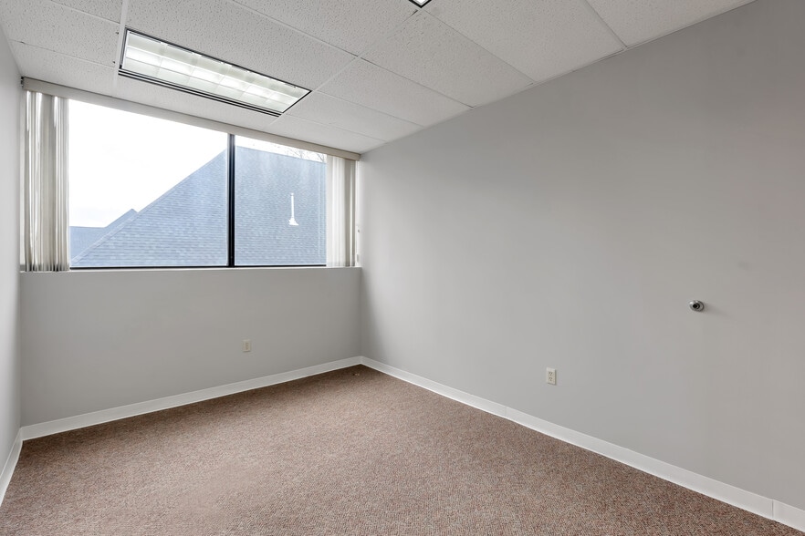 More Photos Of 72 Queen St, Southington Office For Lease