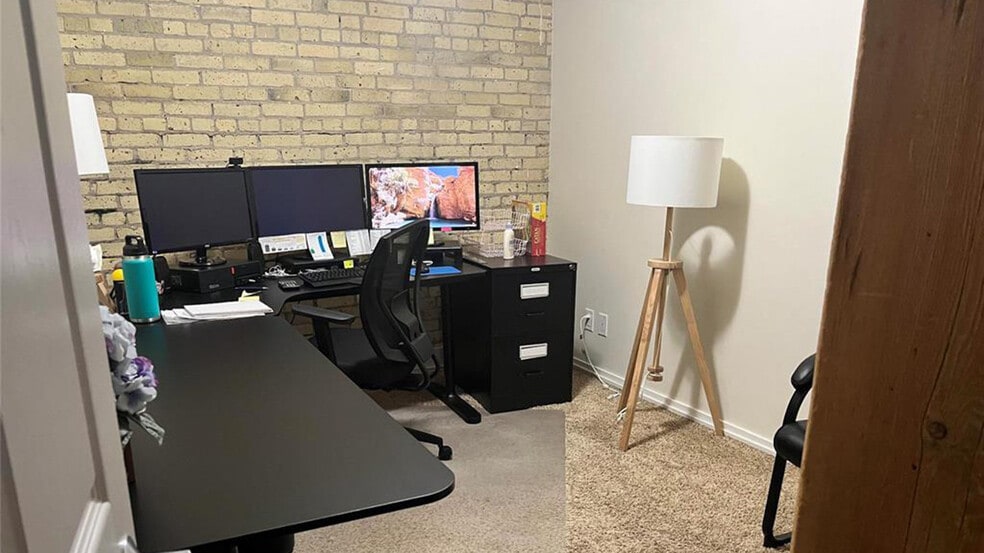 More Photos Of 128 James Av, Winnipeg Office For Lease