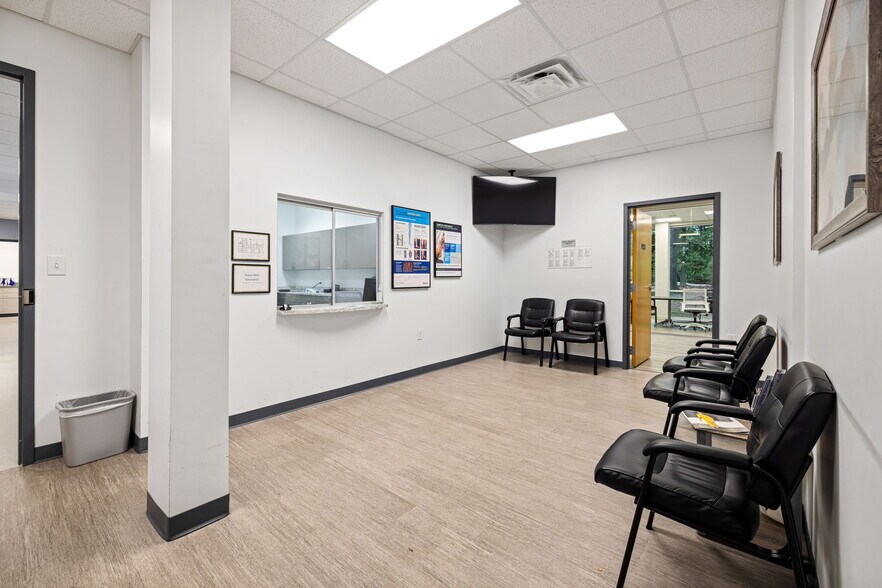 More Photos Of 1000 Crescent Green Dr, Cary Medical For Lease