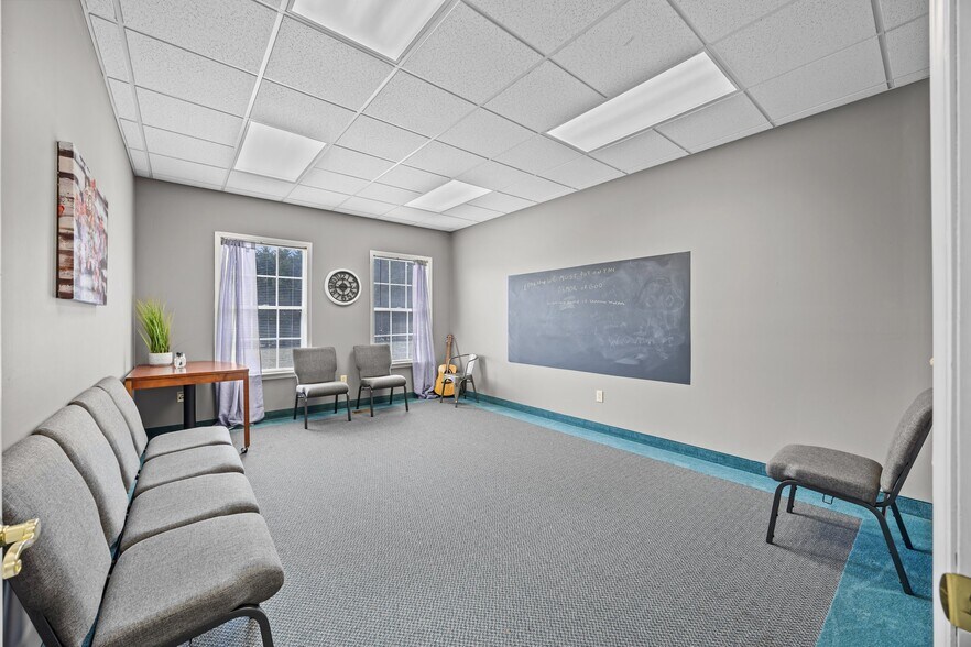 More Photos Of 188 Wiggins Rd, Mooresville Specialty For Sale