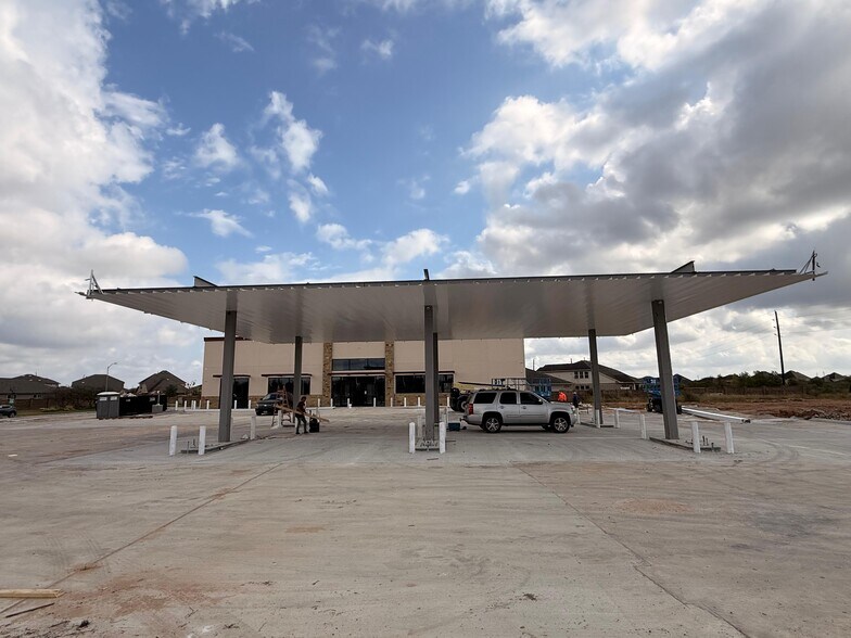 More Photos Of 8426 Grand Mission Blvd, Richmond Convenience Store For Lease
