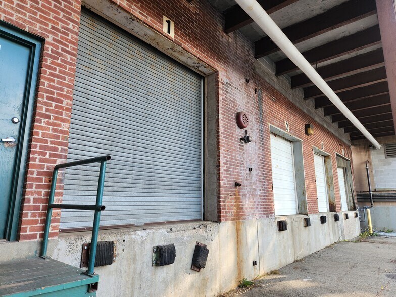 More Photos Of 475 Canal St, Holyoke Warehouse For Lease