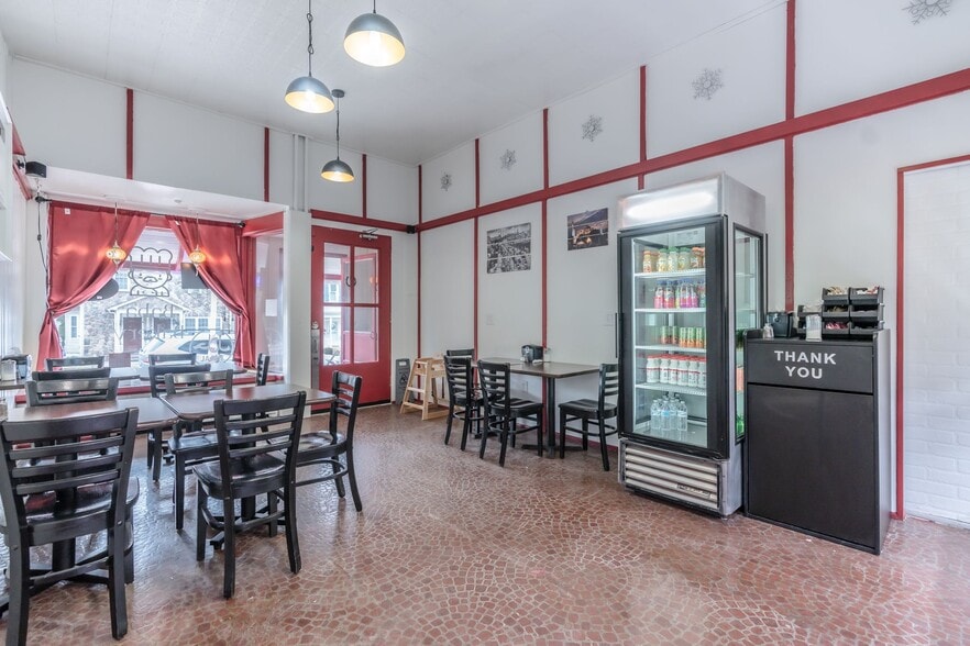 More Photos Of 49 N Broad St, Nazareth Storefront Retail Residential For Lease