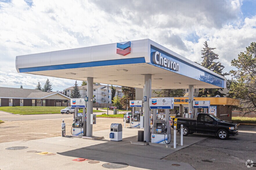 More Photos Of 4306 S Park Dr, Stony Plain Service Station For Sale