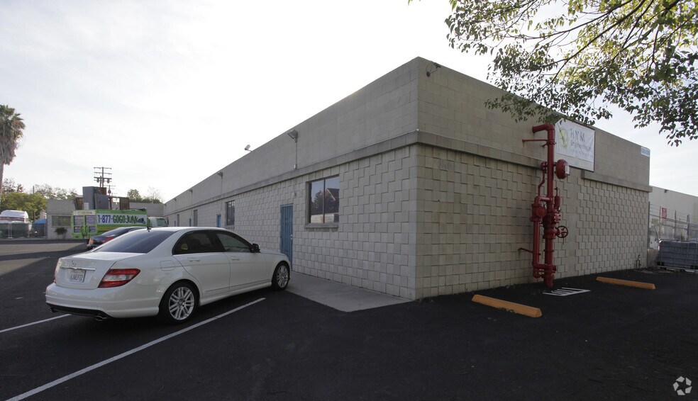 More Photos Of 6380-6396 Roland St, Buena Park Warehouse For Sale