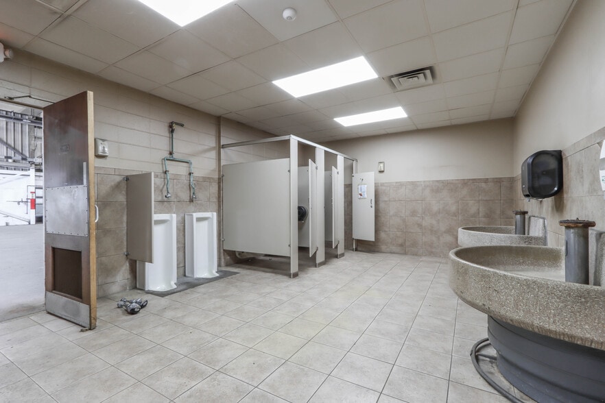 More Photos Of 301 W Military Rd, Rothschild Warehouse For Lease