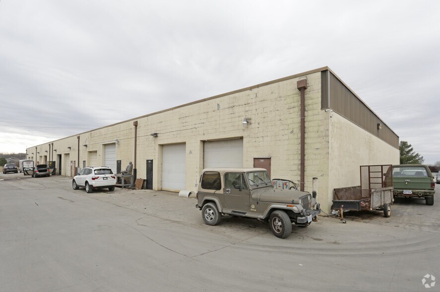 More Photos Of 7881-7899 Mastin Dr, Overland Park Warehouse For Lease