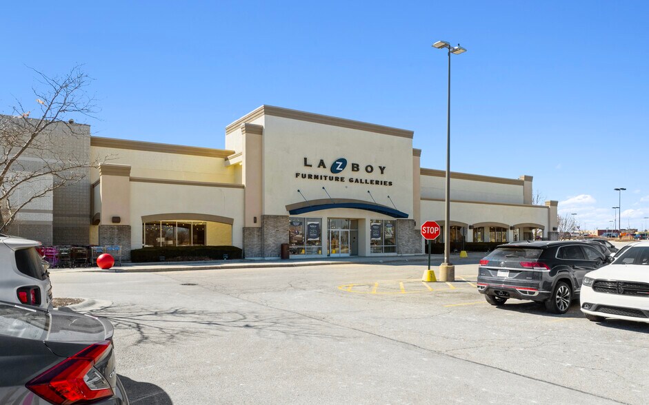 More Photos Of 6609 Grand Ave, Gurnee Storefront For Sale