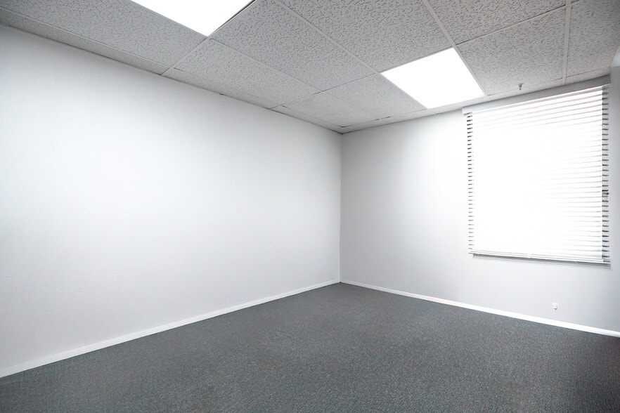 More Photos Of 2639 W Woodland Dr, Anaheim Manufacturing For Sale