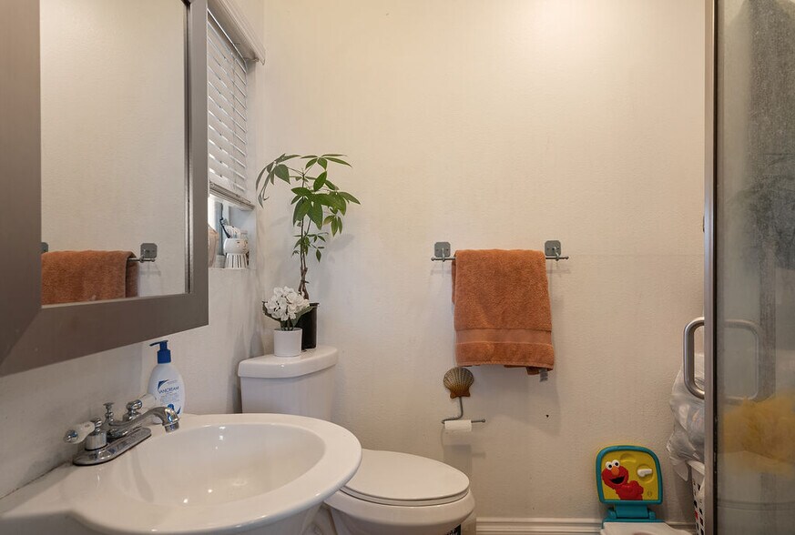 More Photos Of 1845 Norval St, Pomona Multifamily For Sale