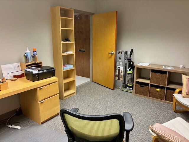 More Photos Of 9111 Cross Park Dr, Knoxville Office For Sale