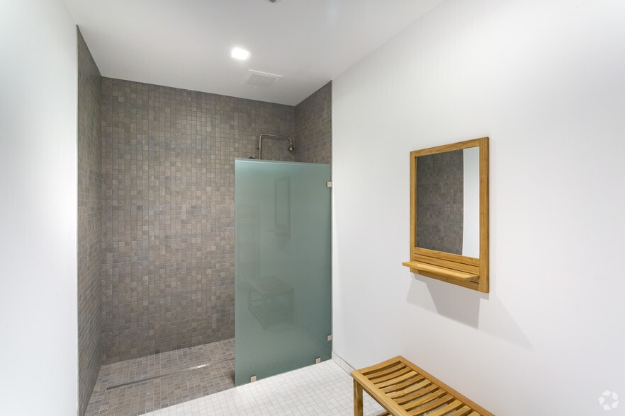 More Photos Of 5370 Alhambra Ave, Los Angeles Research And Development For Lease