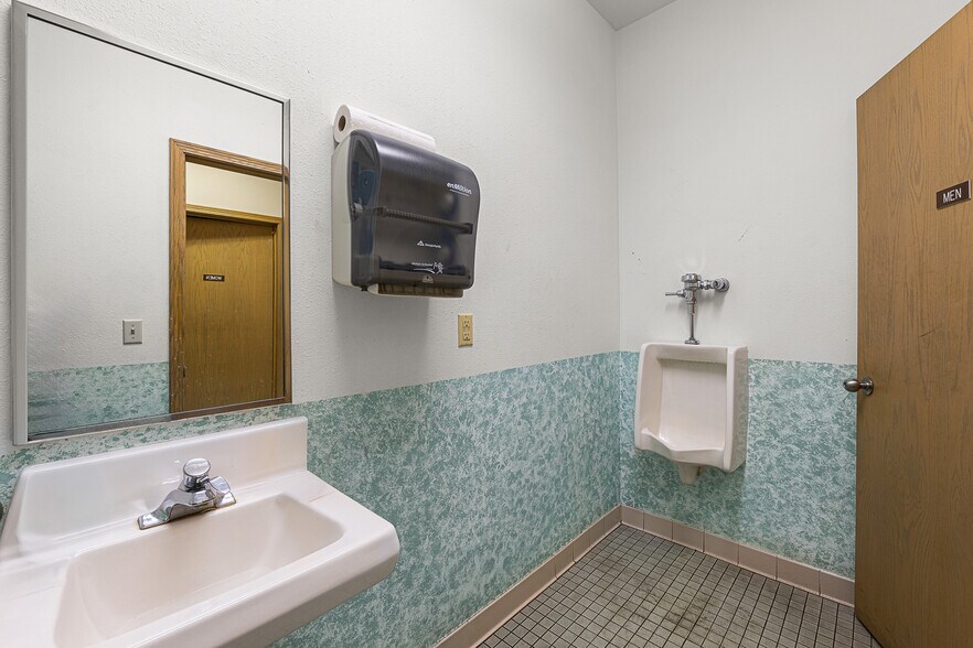 More Photos Of 65 Blodgett Ct, Fond Du Lac Warehouse For Sale