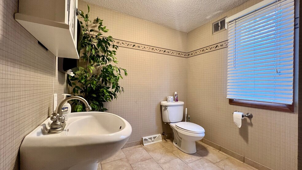 More Photos Of 2604 Sunnyside Dr, Cadillac Medical For Sale