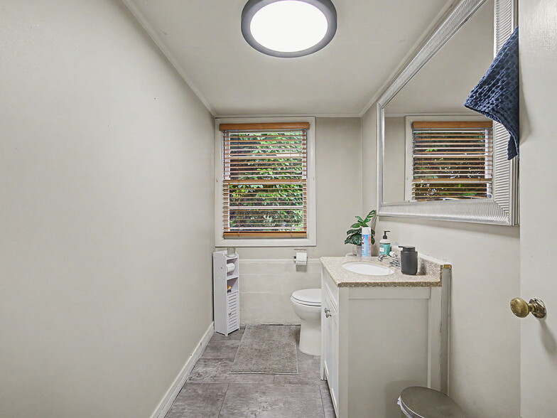 More Photos Of 10423 SE 23RD Ave, Portland Medical For Sale