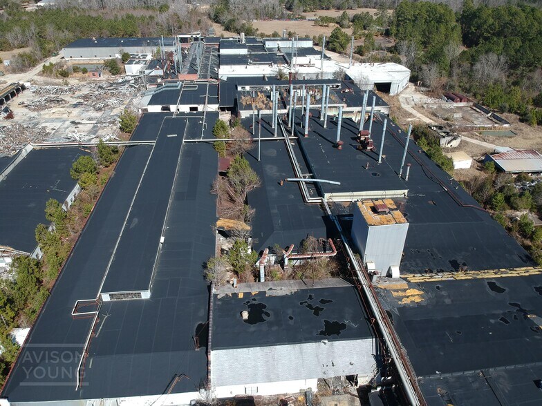 More Photos Of 304 Hoover St N, Hampton Manufacturing For Sale