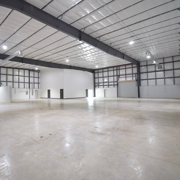 More Photos Of 11907 Bedford St, Houston Warehouse For Lease