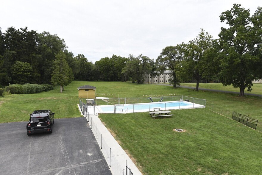 More Photos Of 827 Philadelphia Ave, Chambersburg Specialty For Sale