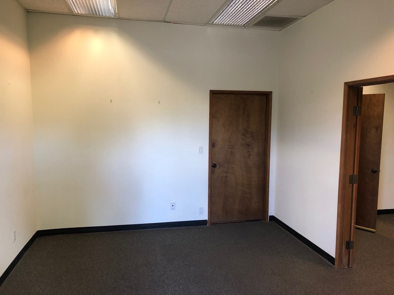 More Photos Of 5291 NE Elam Young Pky, Hillsboro Flex For Sale